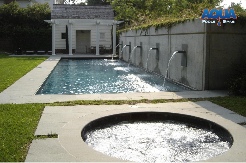 Another example of round spa near the pool.